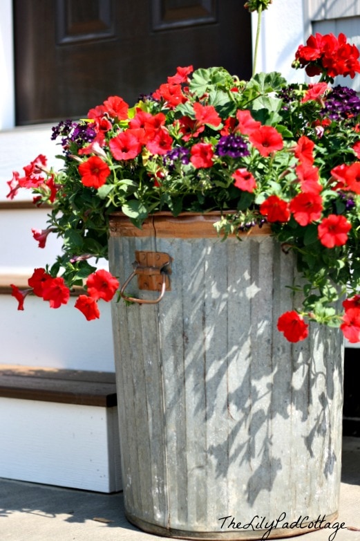 Garbage can flower planter www.thelilypadcottage.com