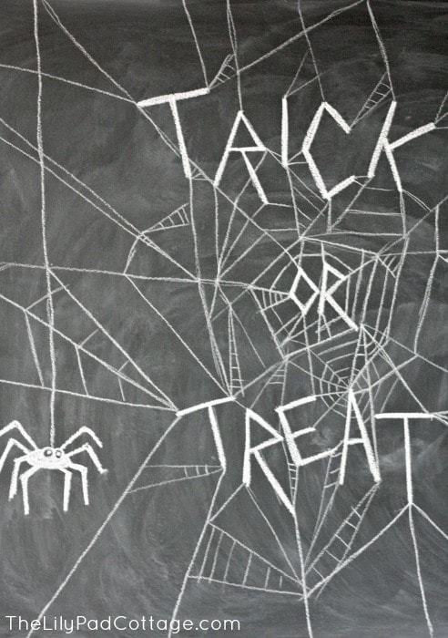 Easy 10 minute Halloween Chalkboard