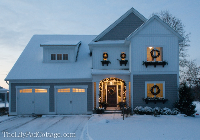 Outdoor Christmas Decor - The Lily Pad Cottage