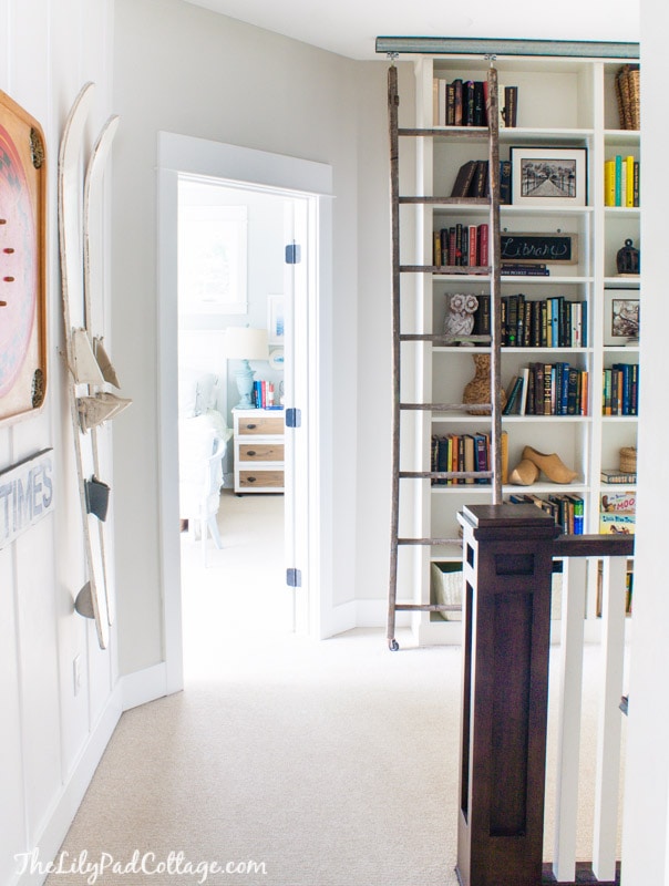 A room with a book shelf