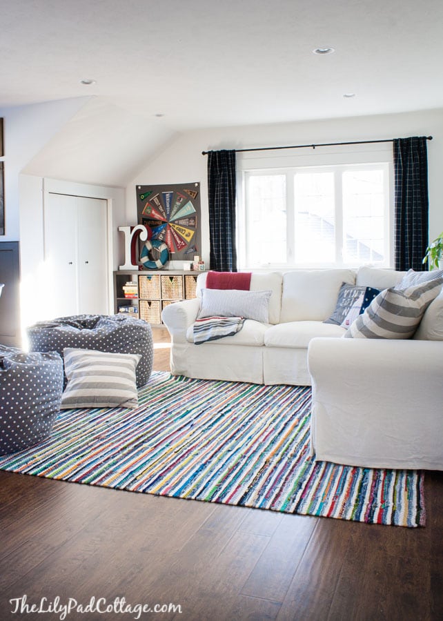 A living room filled with furniture