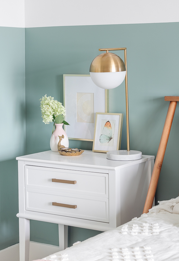 white and brass nightstands, brass lamp